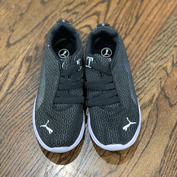 Like New Women’s Puma Sneakers Size 6.5 - Picture 2 of 8